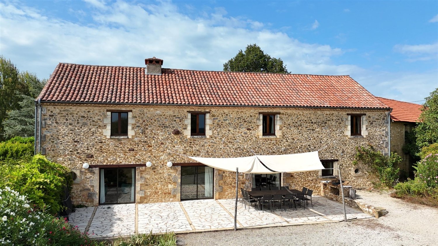 10 bedrooms House in Dordogne, France No. 302041