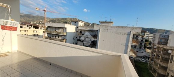 Квартира с 3 комнатами в Реджо Калабрия, Италия № 197559 8