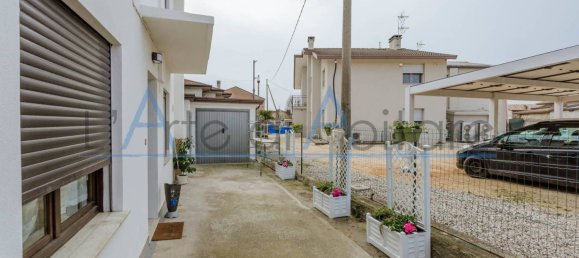 5 chambres Villa à Legnaro, Italy No. 181204 21