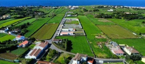 346m² Commercial property in Ponta Delgada, Portugal No. 297012 2