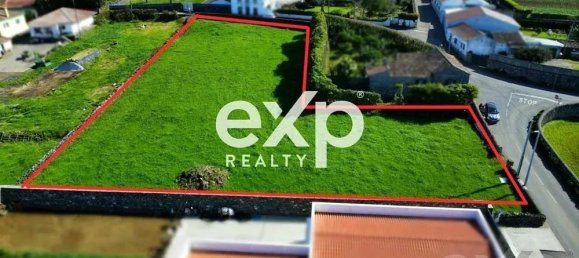 346m² Commercial property in Ponta Delgada, Portugal No. 297012 9