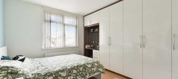 3 bedrooms House in Feltham, United Kingdom No. 9783 5