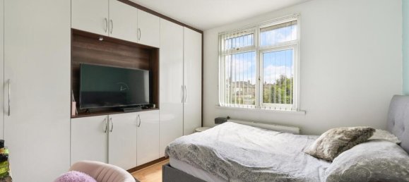 3 bedrooms House in Feltham, United Kingdom No. 9783 6