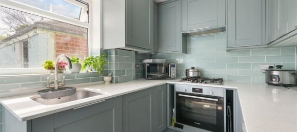 3 bedrooms House in Feltham, United Kingdom No. 9783 2