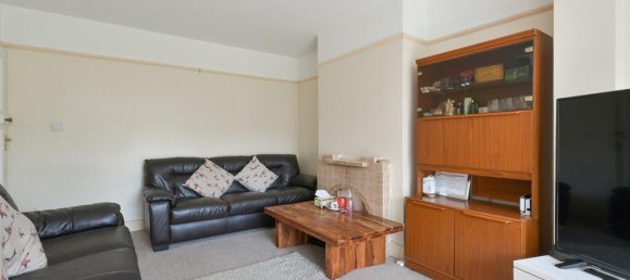 3 bedrooms House in Feltham, United Kingdom No. 9783 4