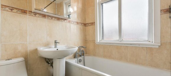 3 bedrooms House in Feltham, United Kingdom No. 9783 10