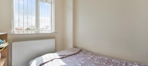 3 bedrooms House in Feltham, United Kingdom No. 9783 9