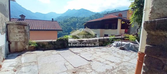 6 bedrooms House in Gorno, Italy No. 361066 21