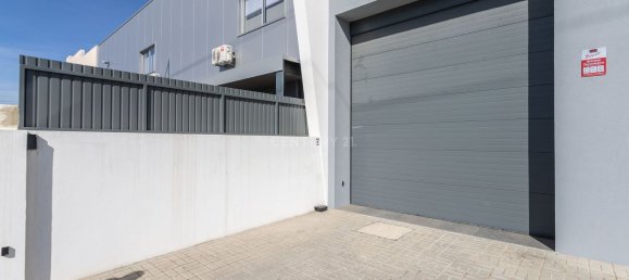 Entrepôt à Seixal, Portugal 598m² No. 98997 4