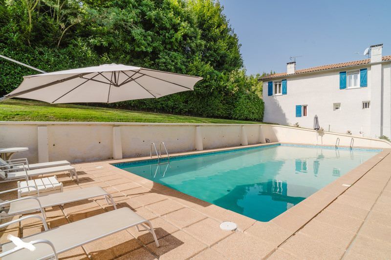 6 bedrooms House in Simandres, France No. 350862