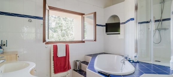 6 bedrooms House in Simandres, France No. 350862 7