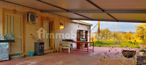 2 bedrooms Villa in Chiaramonte Gulfi, Italy No. 177252 2