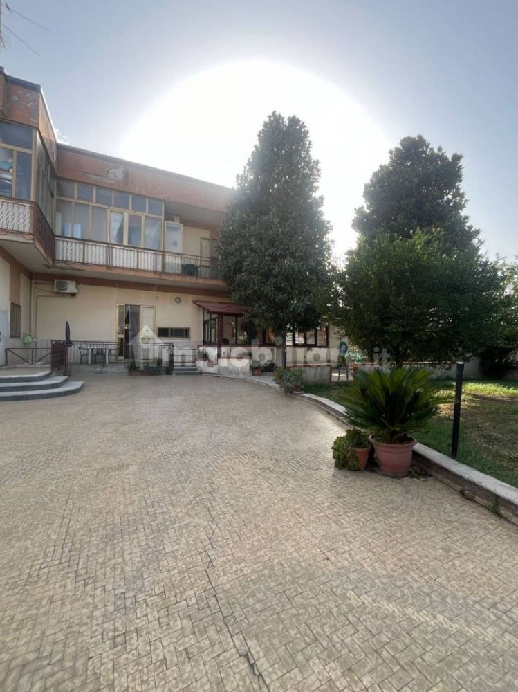 Apartamento de 4 dormitorios en Sarno, Italy No. 313660
