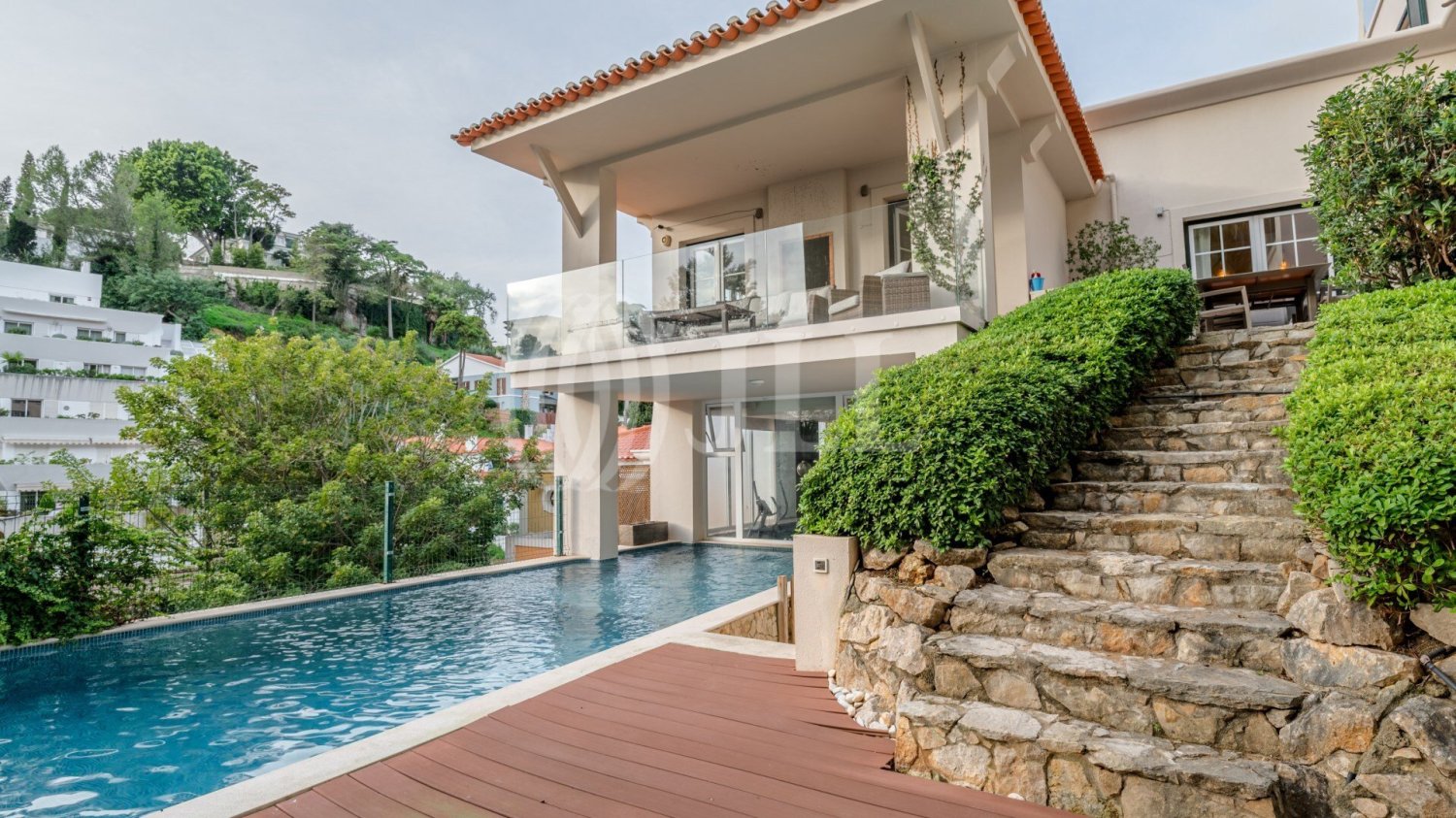 6 bedrooms Villa in Cascais, Portugal No. 178156