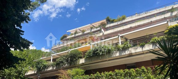 4 bedrooms Apartment in Rome, Italy No. 272666 2