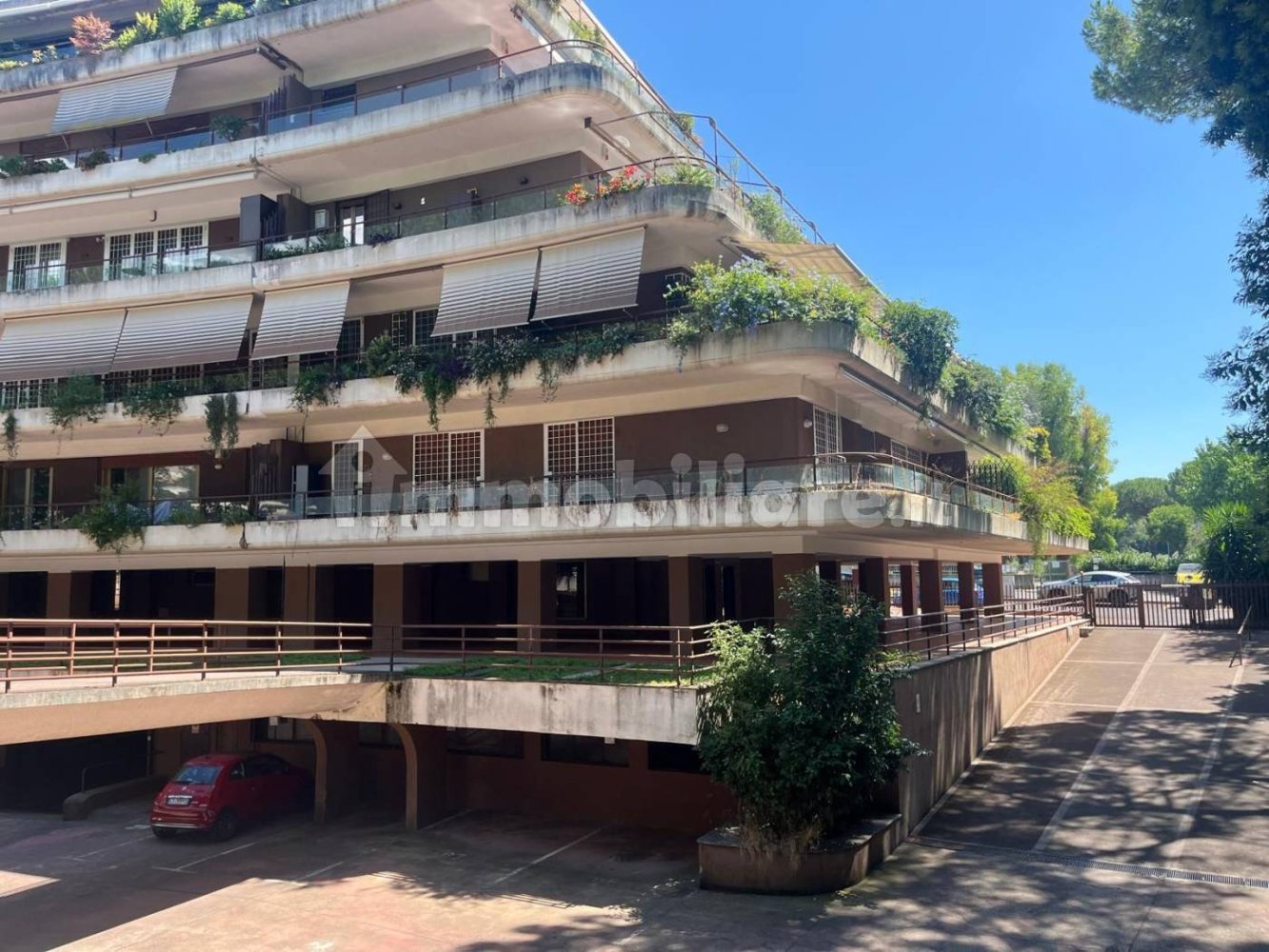 4 bedrooms Apartment in Rome, Italy No. 272666