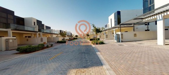 3 bedrooms Villa in Dubai, UAE No. 24718 2