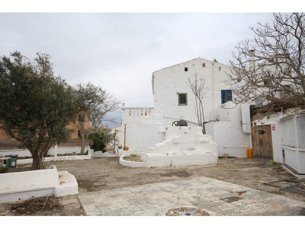 5 bedrooms Building in Es Castell, Spain No. 10633