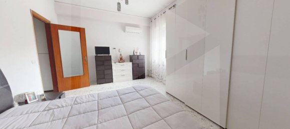 4غرفة شقة في Pomigliano d'Arco, Italy رقم 20672 18