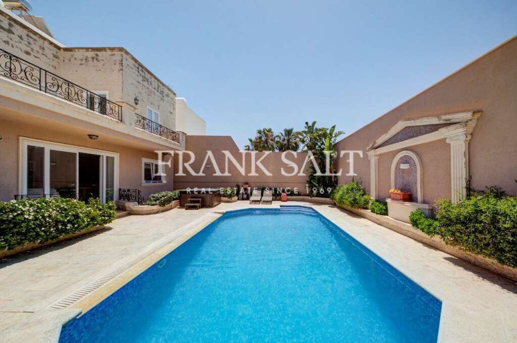 4 bedrooms Villa in Swieqi, Malta No. 10334