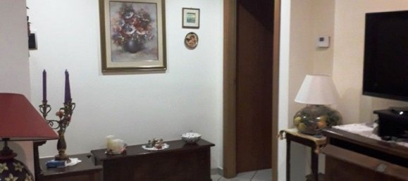 5 rooms Apartment in Chieti, Italy No. 80115 4