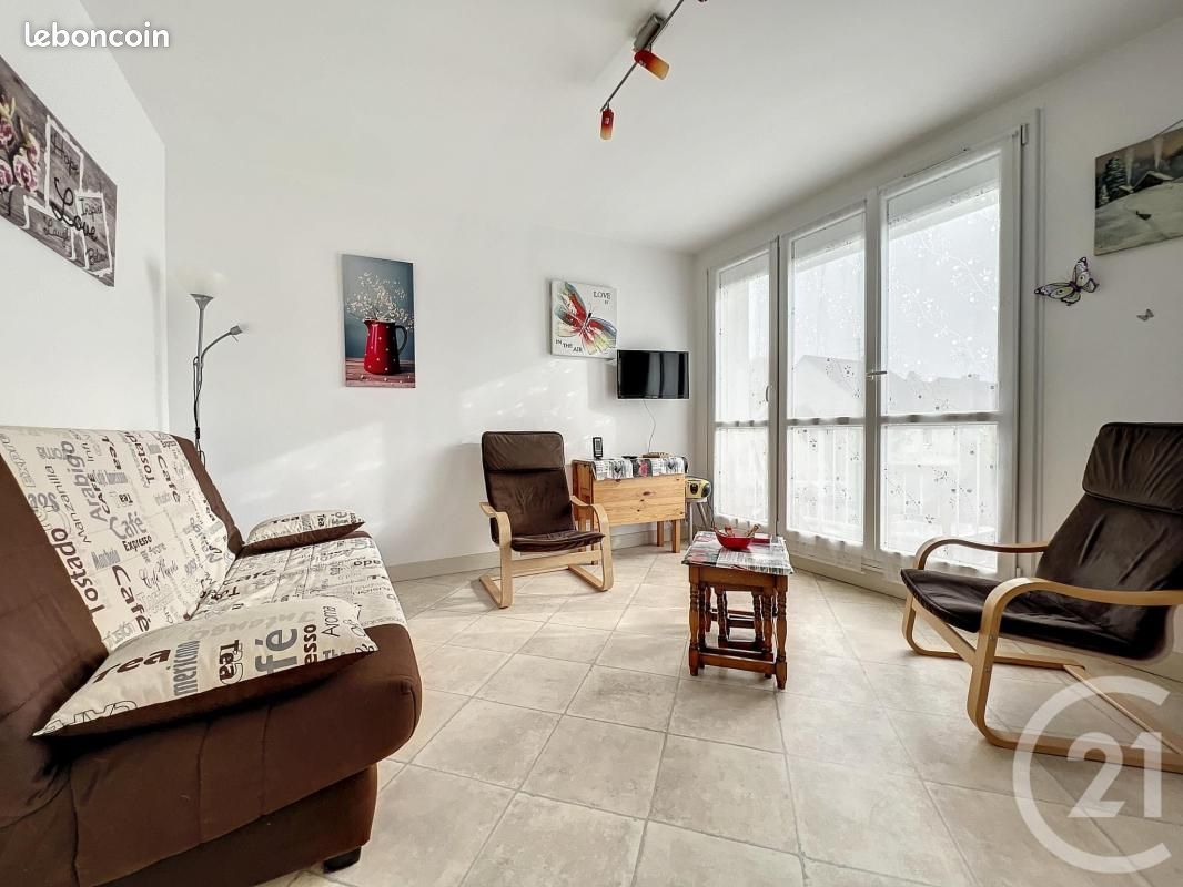 Studio in Troyes, France No. 155434