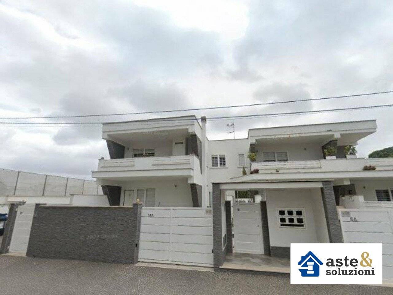 5 bedrooms Apartment in Rome, Italy No. 388605