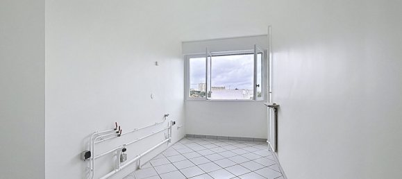 2 rooms Apartment in Vitry-sur-Seine, France No. 364048 5