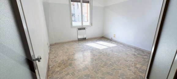 2 rooms Apartment in Bologna, Italy No. 21424 3