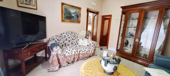 3 rooms Apartment in Naples, Italy No. 8776 8
