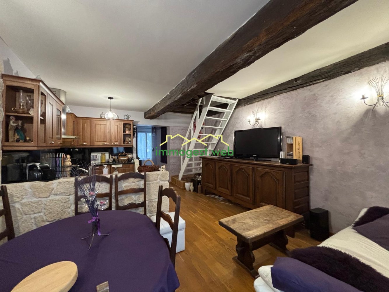 1 bedroom Building in Chambly, France No. 215523