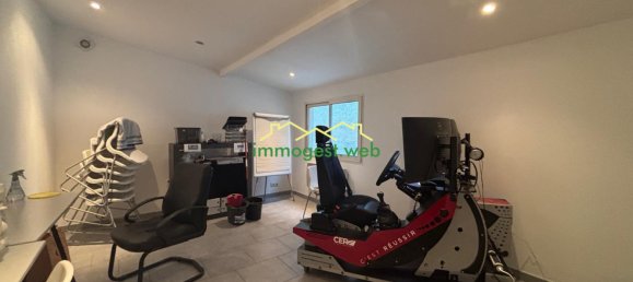 1 bedroom Building in Chambly, France No. 215523 6