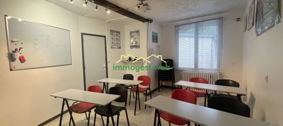 1 bedroom Building in Chambly, France No. 215523 7