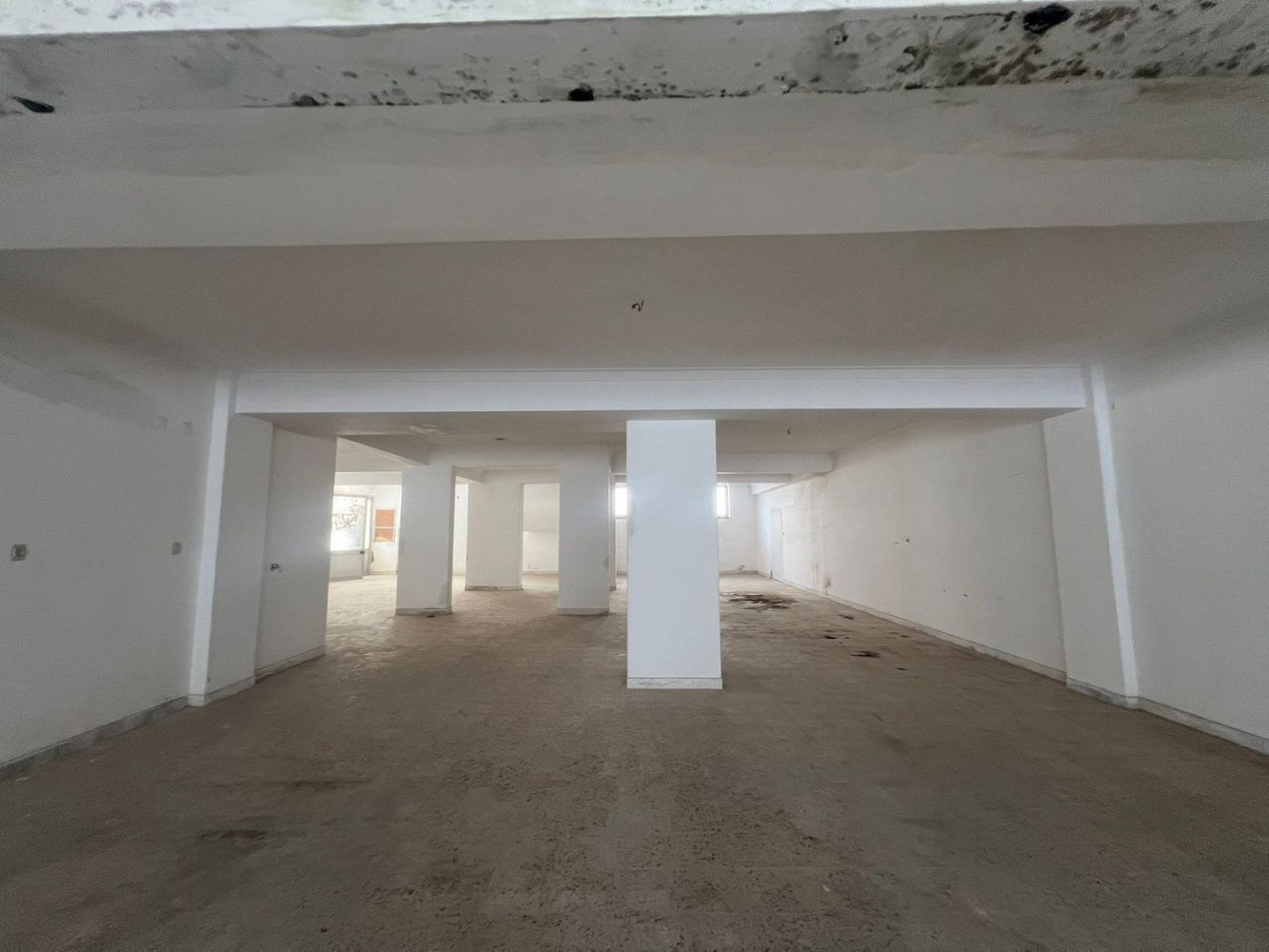 210m² Warehouse in Sintra, Portugal No. 280113