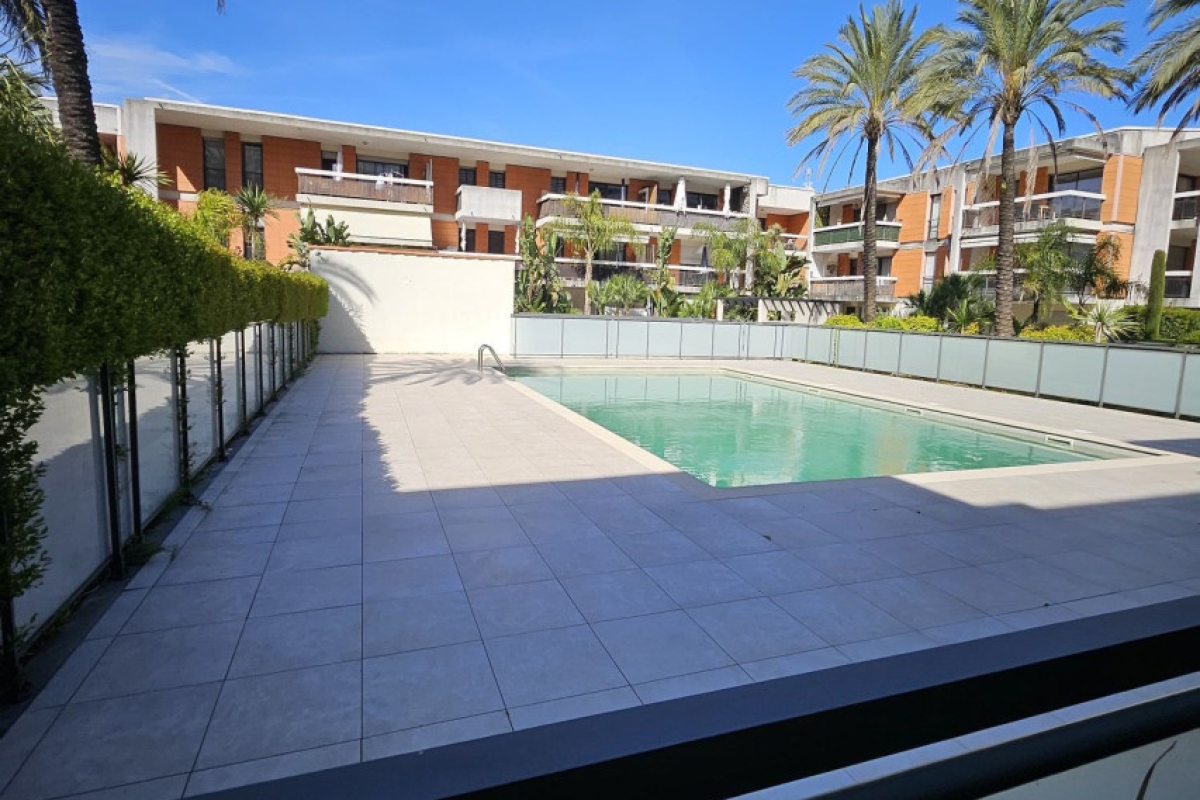 Apartamento de 2 habitaciónes en Villeneuve-Loubet, France No. 342868
