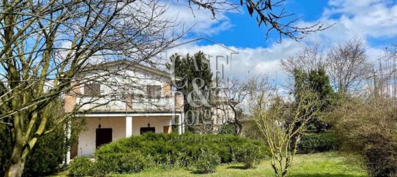 5 bedrooms Villa in Voghera, Italy No. 275290 2