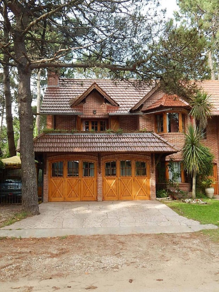 Дом с 4 спальнями в Мар-дель-Плата, Аргентина № 94719