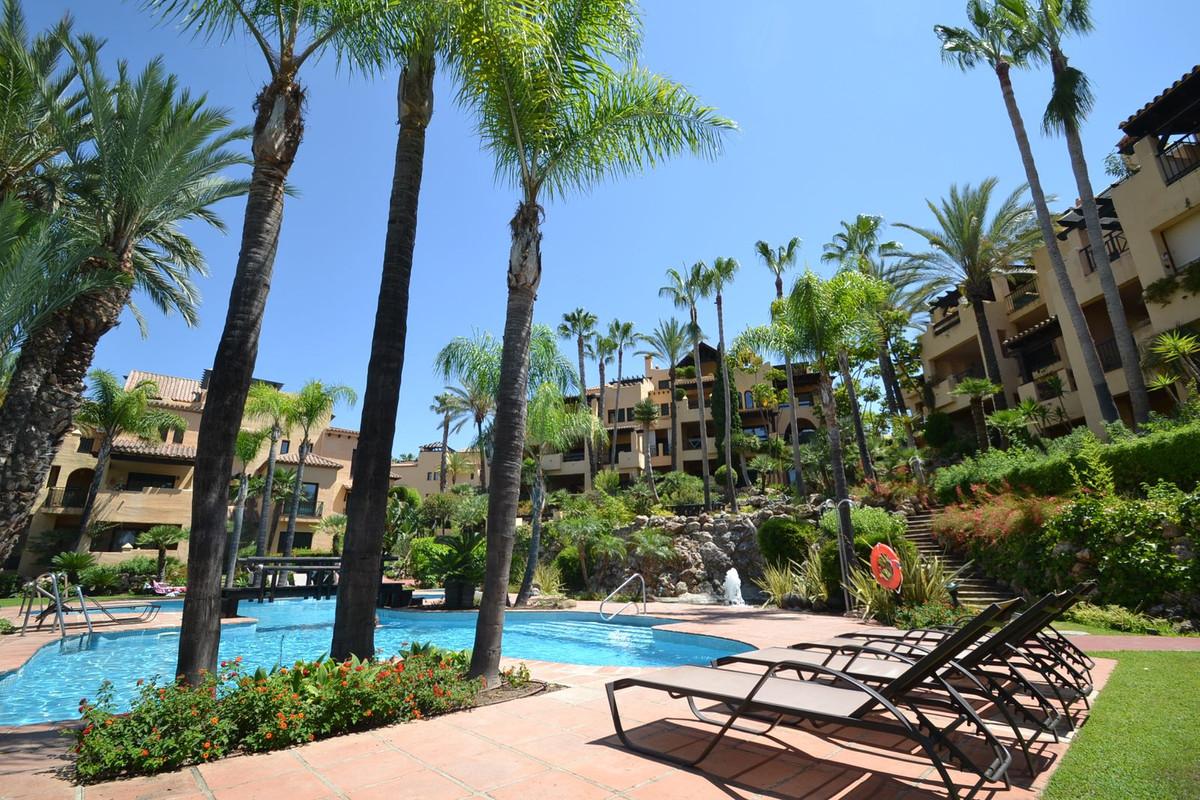 3 bedrooms Penthouse in Estepona, Spain No. 35441