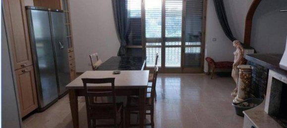 4 bedrooms Apartment in Crotone, Italy No. 320688 8