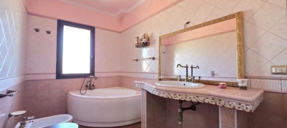 6 Schlafzimmer Haus in Vittoria, Italy, Nr. 352291 13