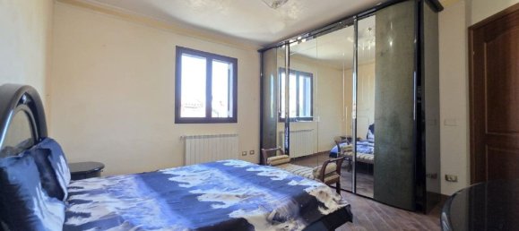 6 Schlafzimmer Haus in Vittoria, Italy, Nr. 352291 11