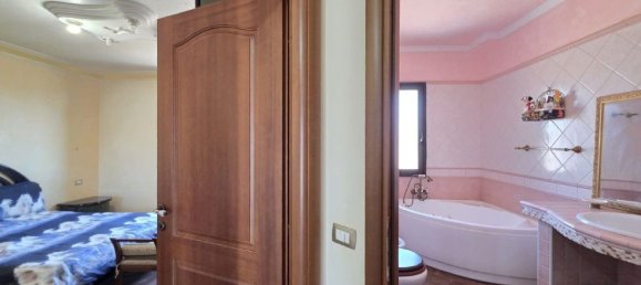 6 Schlafzimmer Haus in Vittoria, Italy, Nr. 352291 12