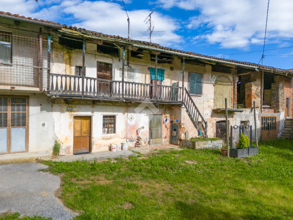 2غرفة منزل في Verzuolo, Italy رقم 128466