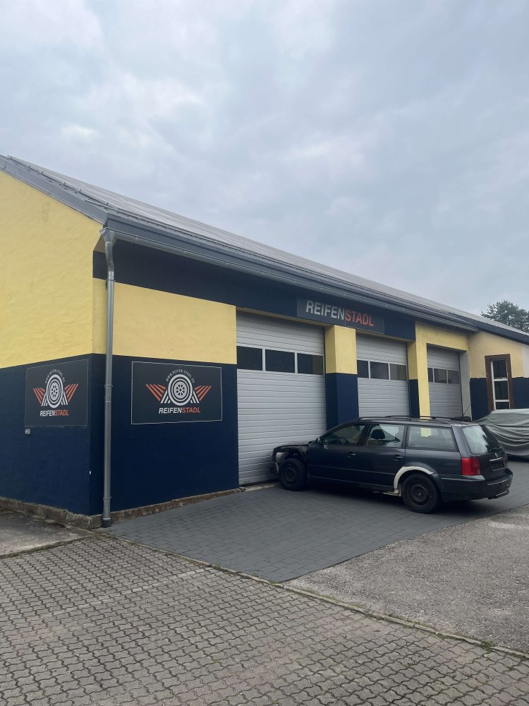 Entrepôt à Neustadt an der Waldnaab, Germany 130m² No. 233197