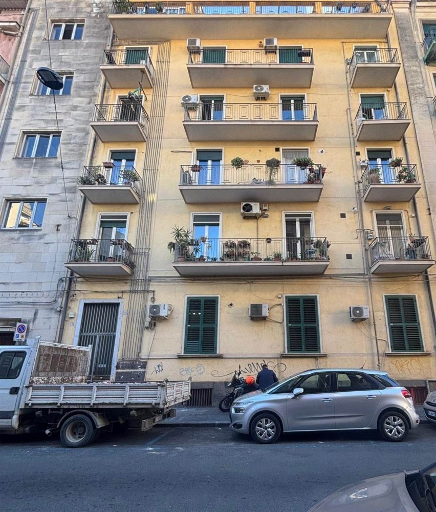7 bedrooms Apartment in Catania, Italy No. 83611