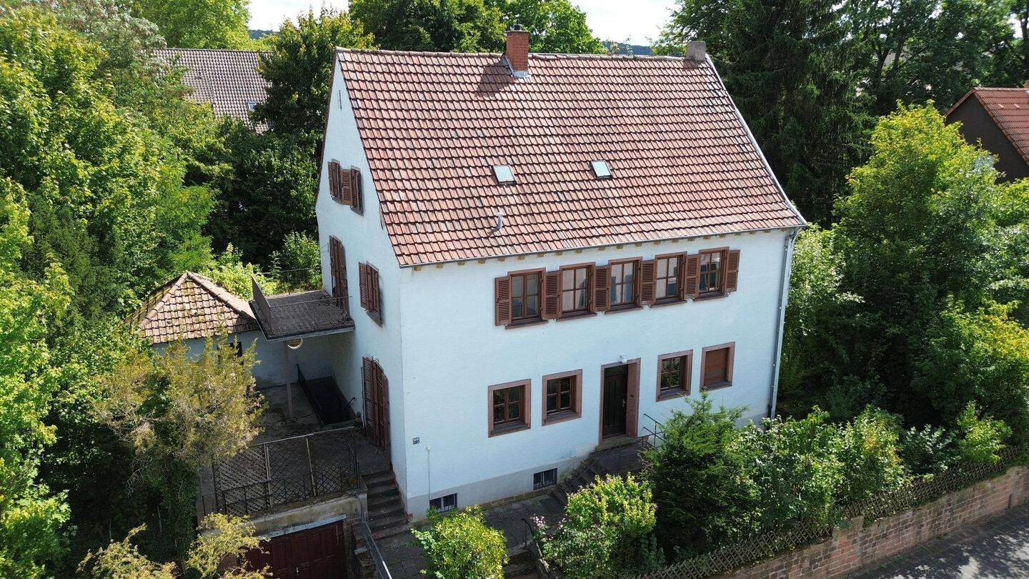 8 rooms House in Kaiserslautern, Germany No. 329198