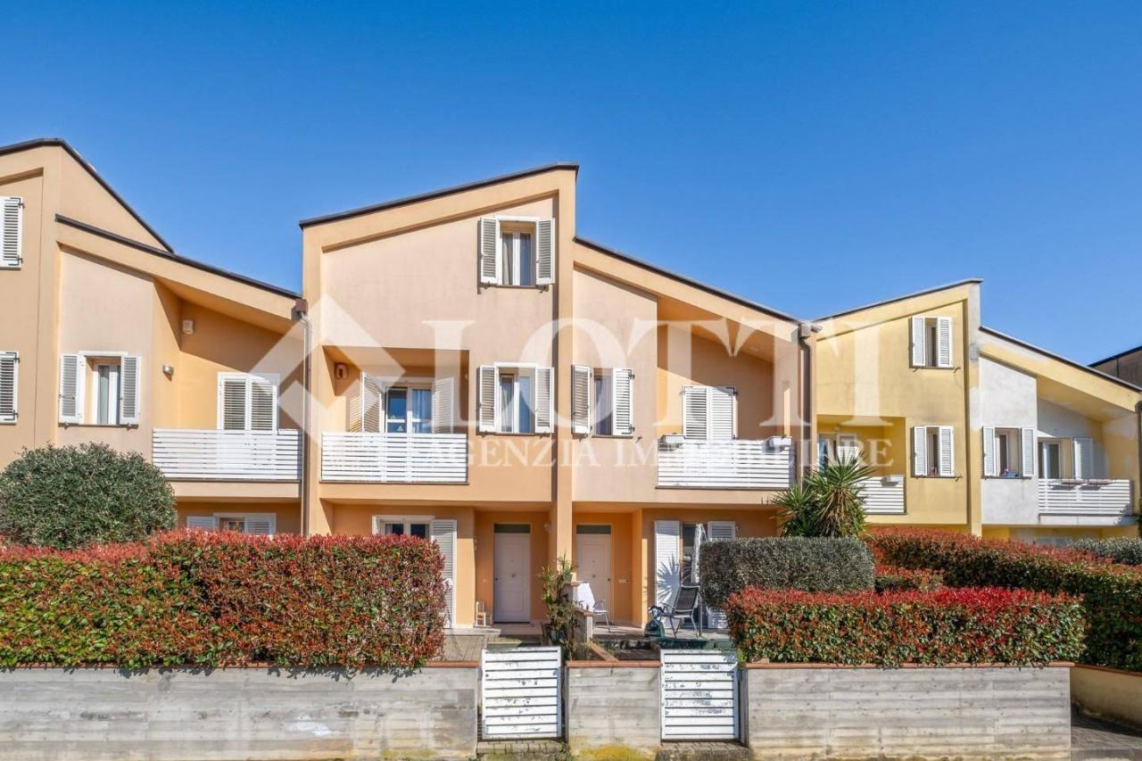 6 rooms House in Buti, Italy No. 20097