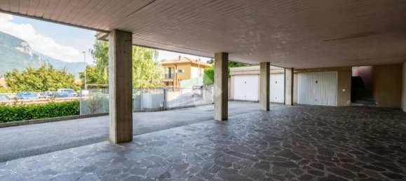 Квартира с 2 спальнями в Пескате, Италия № 298377 36