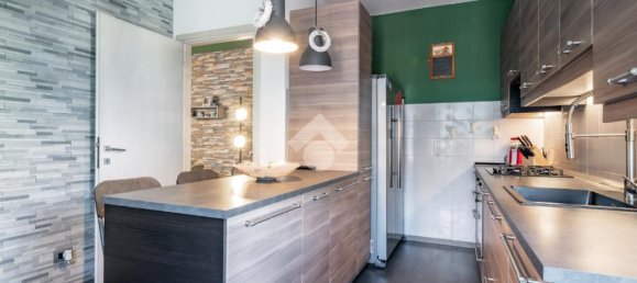 Квартира с 2 спальнями в Пескате, Италия № 298377 12