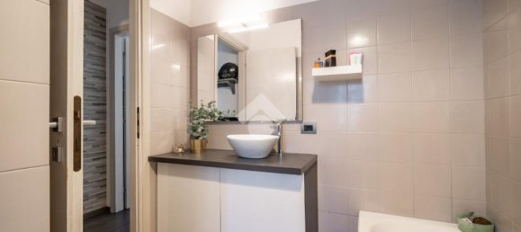 Квартира с 2 спальнями в Пескате, Италия № 298377 25